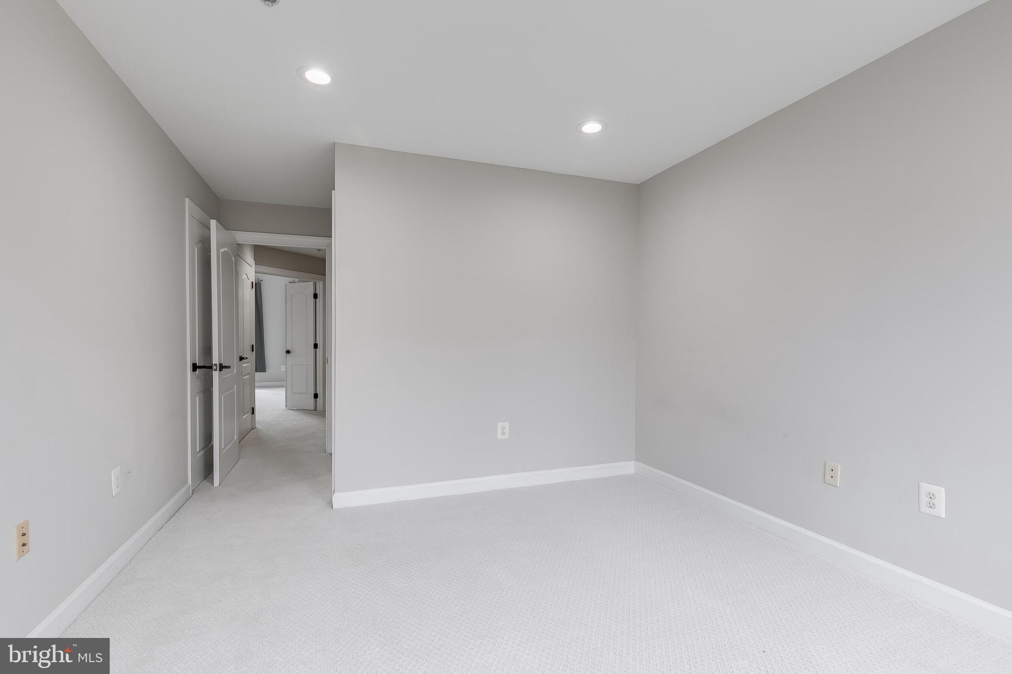 7472 CARRIAGE HILLS DR