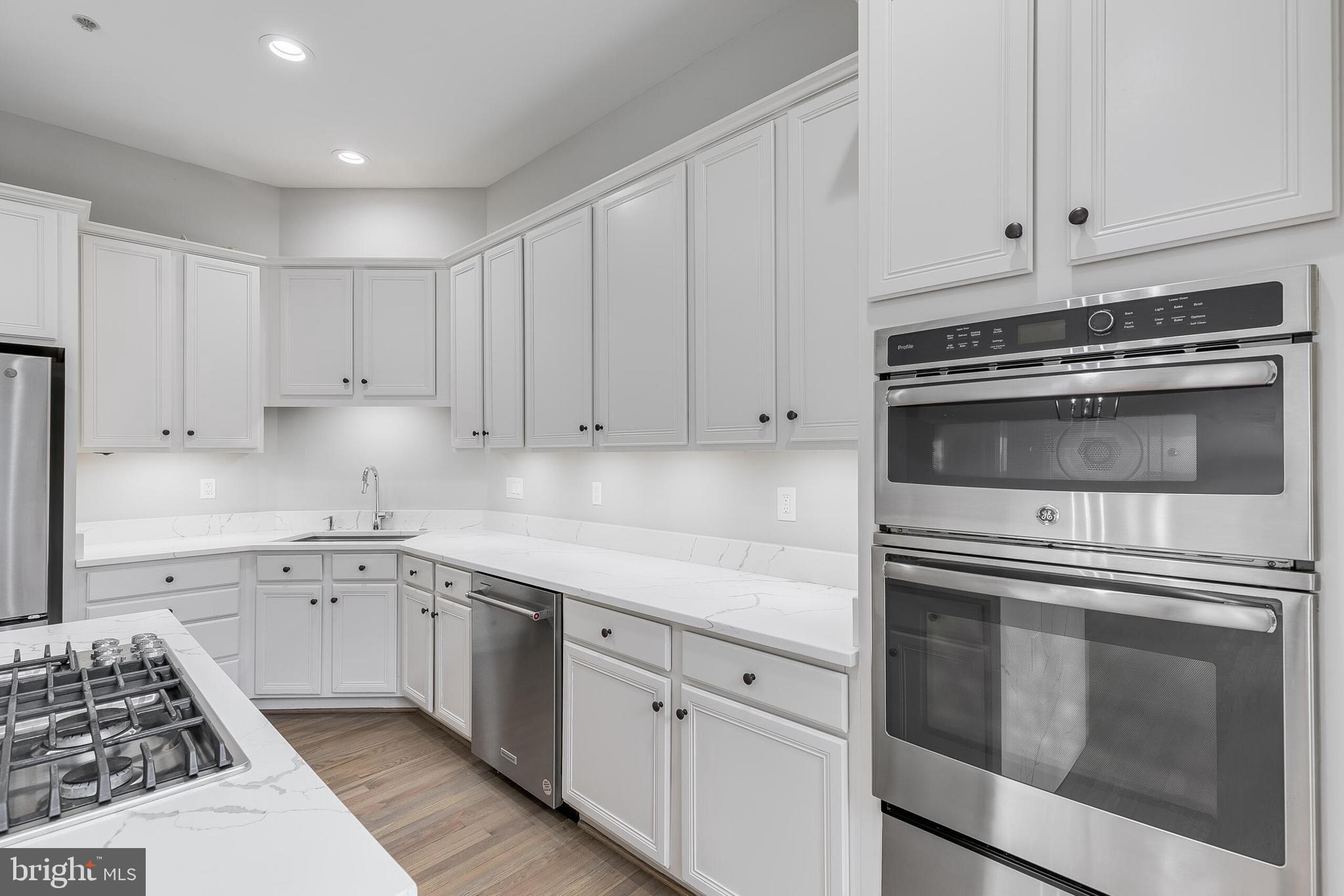 7472 CARRIAGE HILLS DR