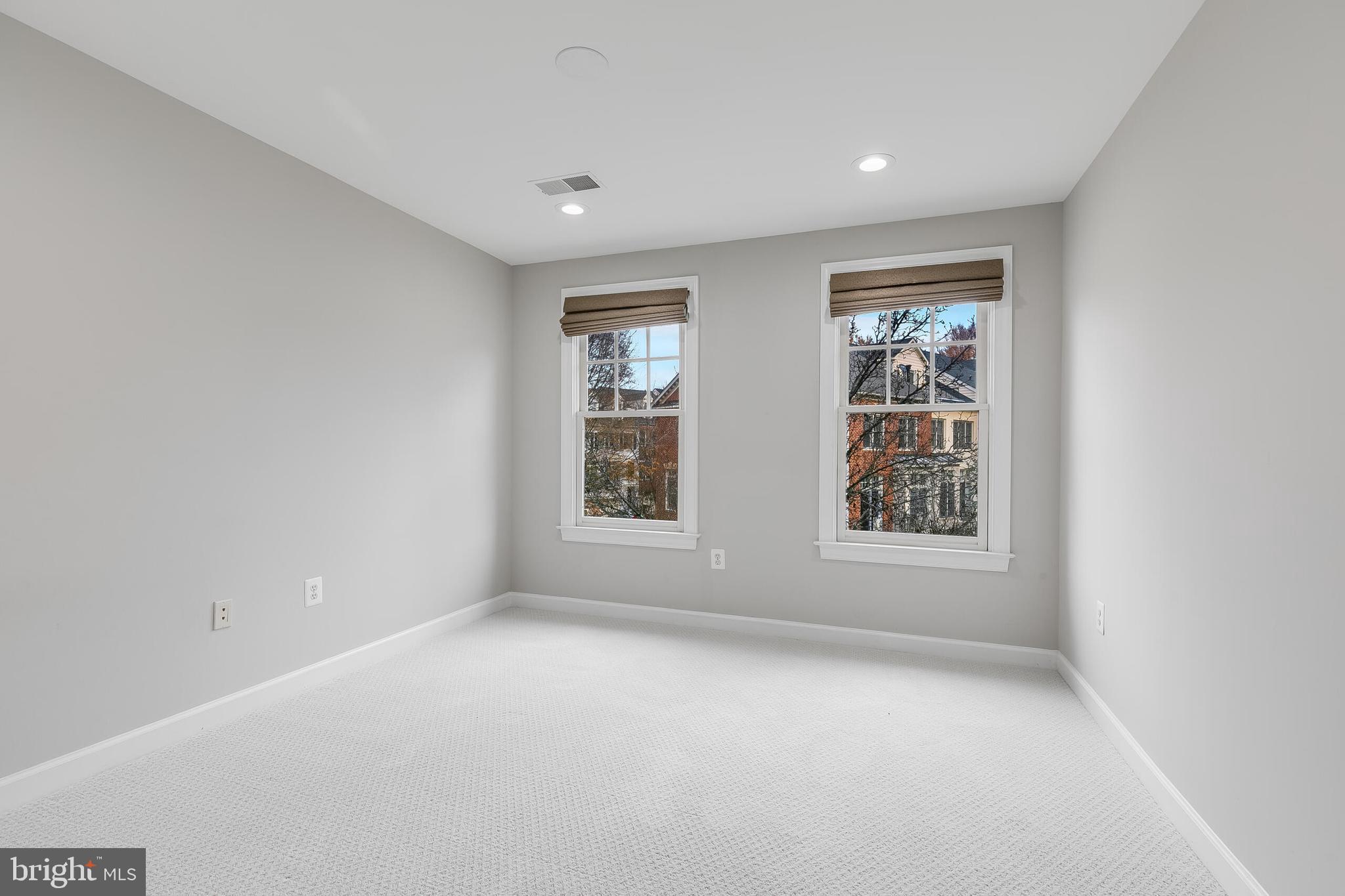 7472 CARRIAGE HILLS DR