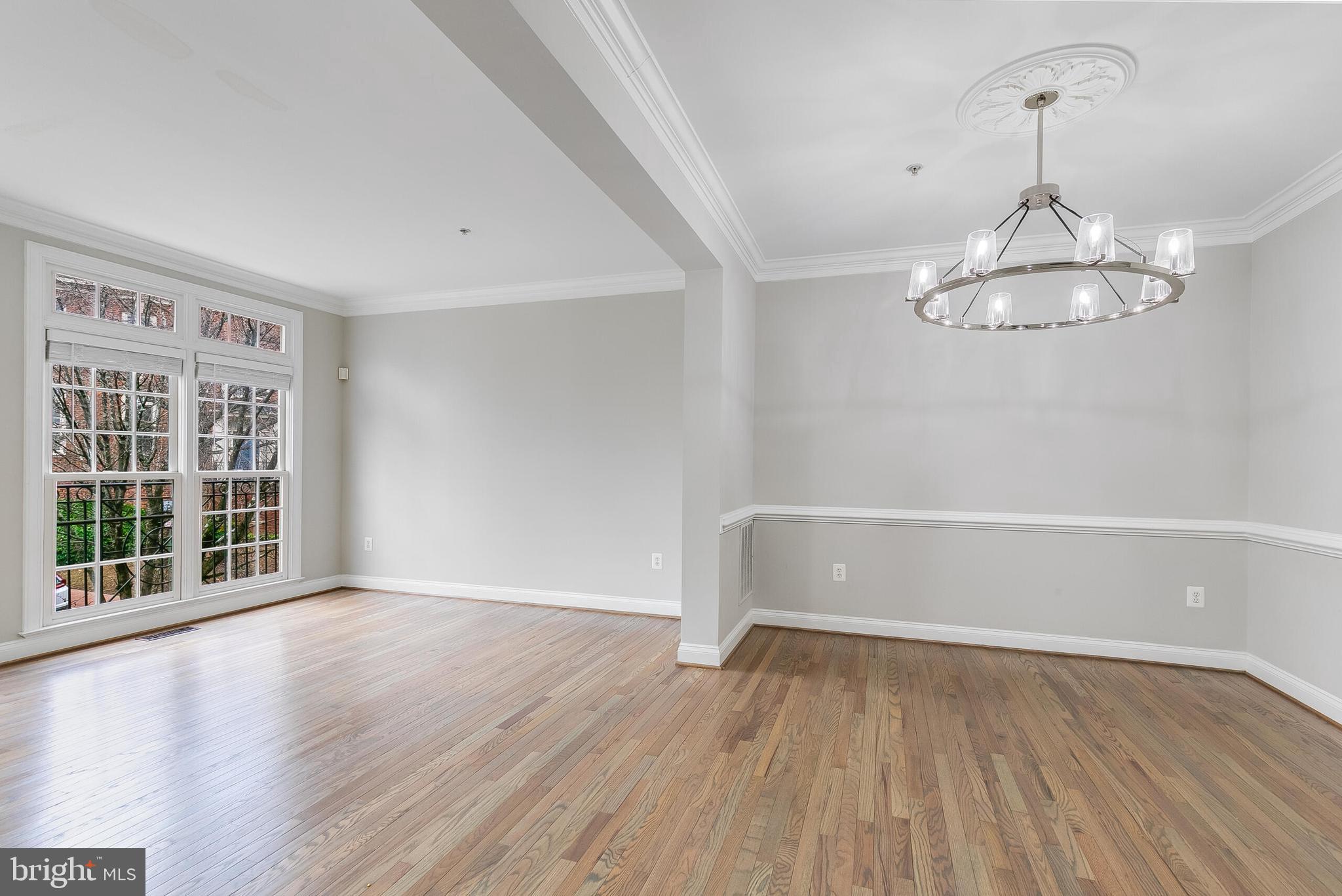 7472 CARRIAGE HILLS DR