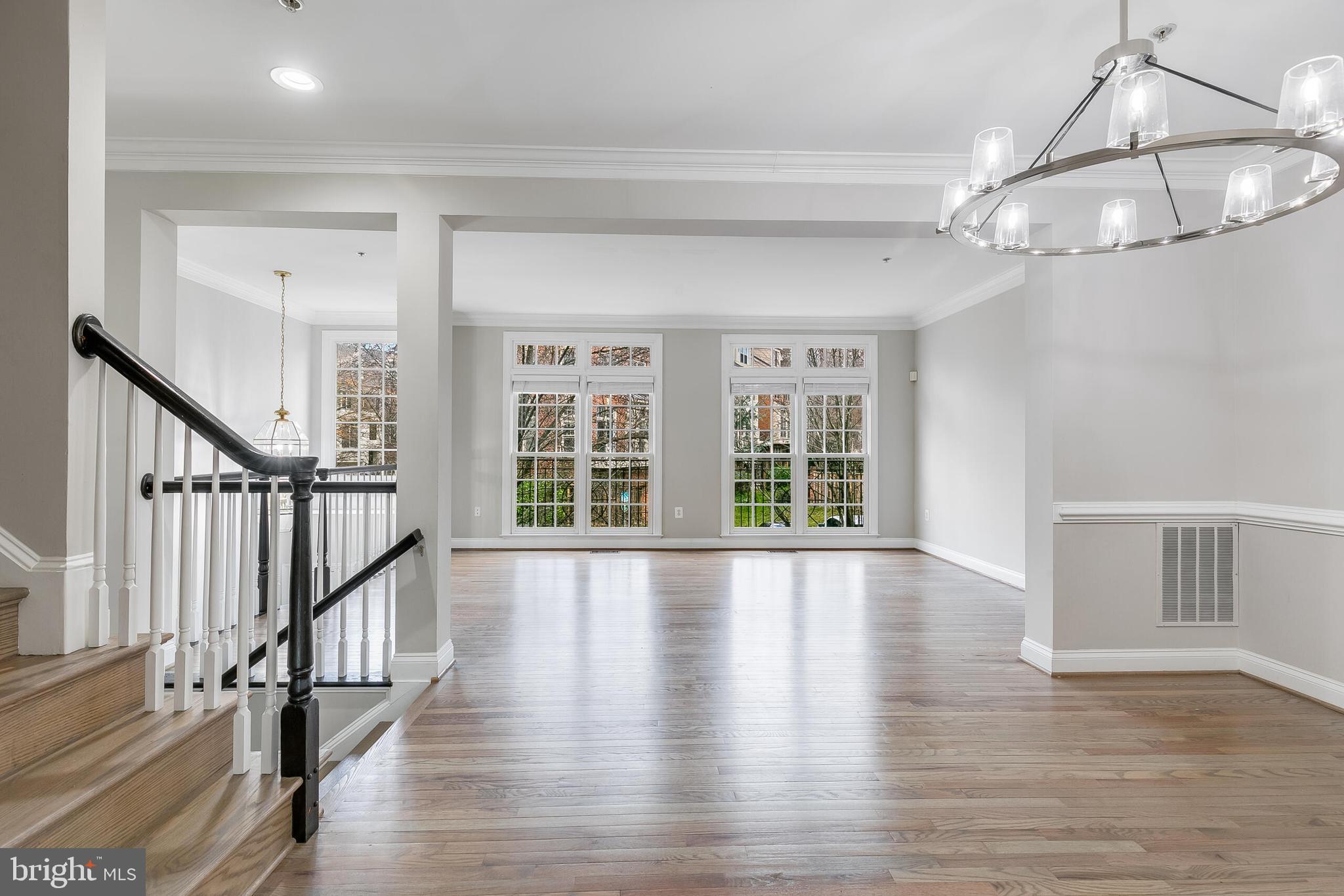 7472 CARRIAGE HILLS DR