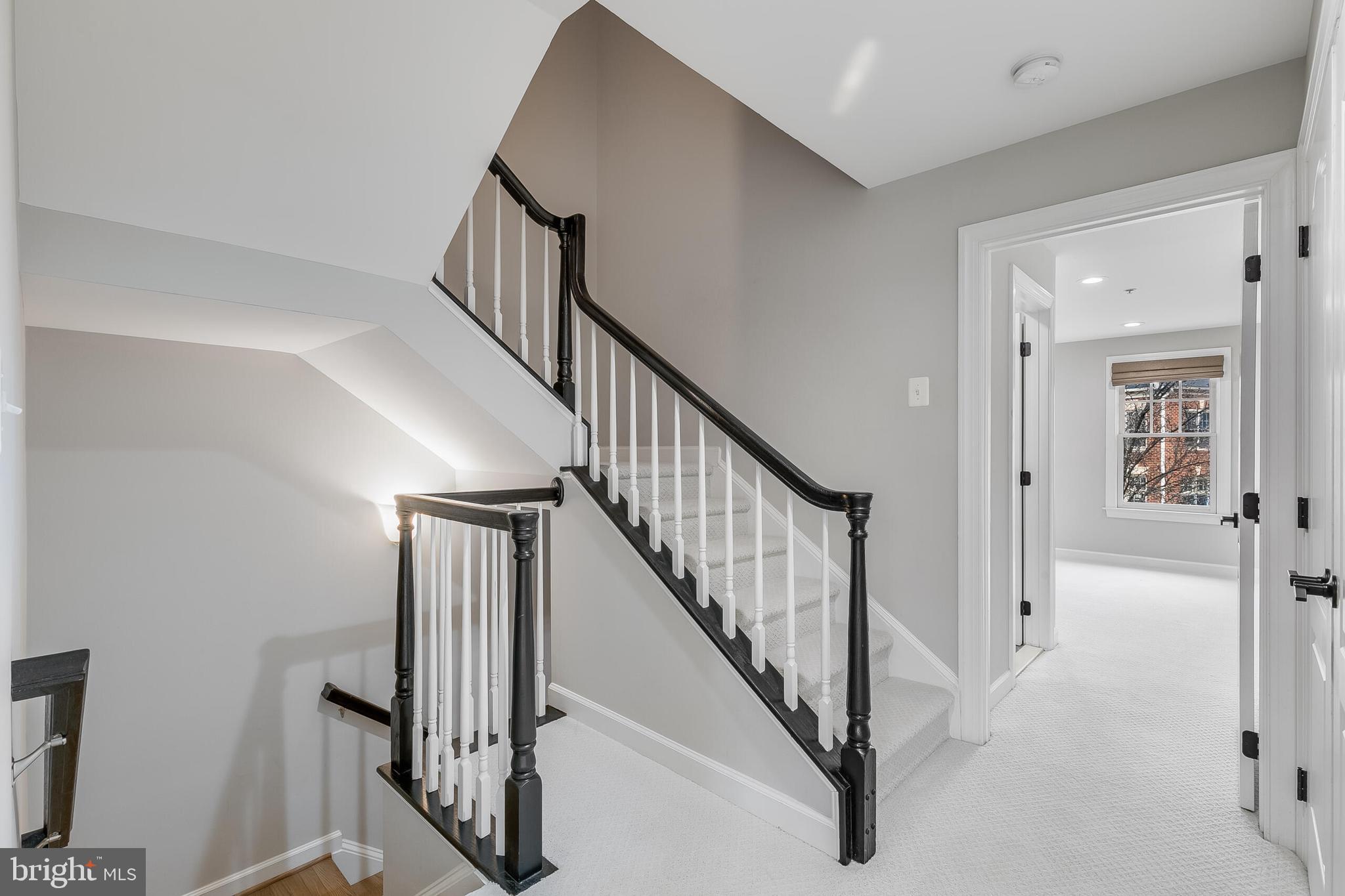 7472 CARRIAGE HILLS DR