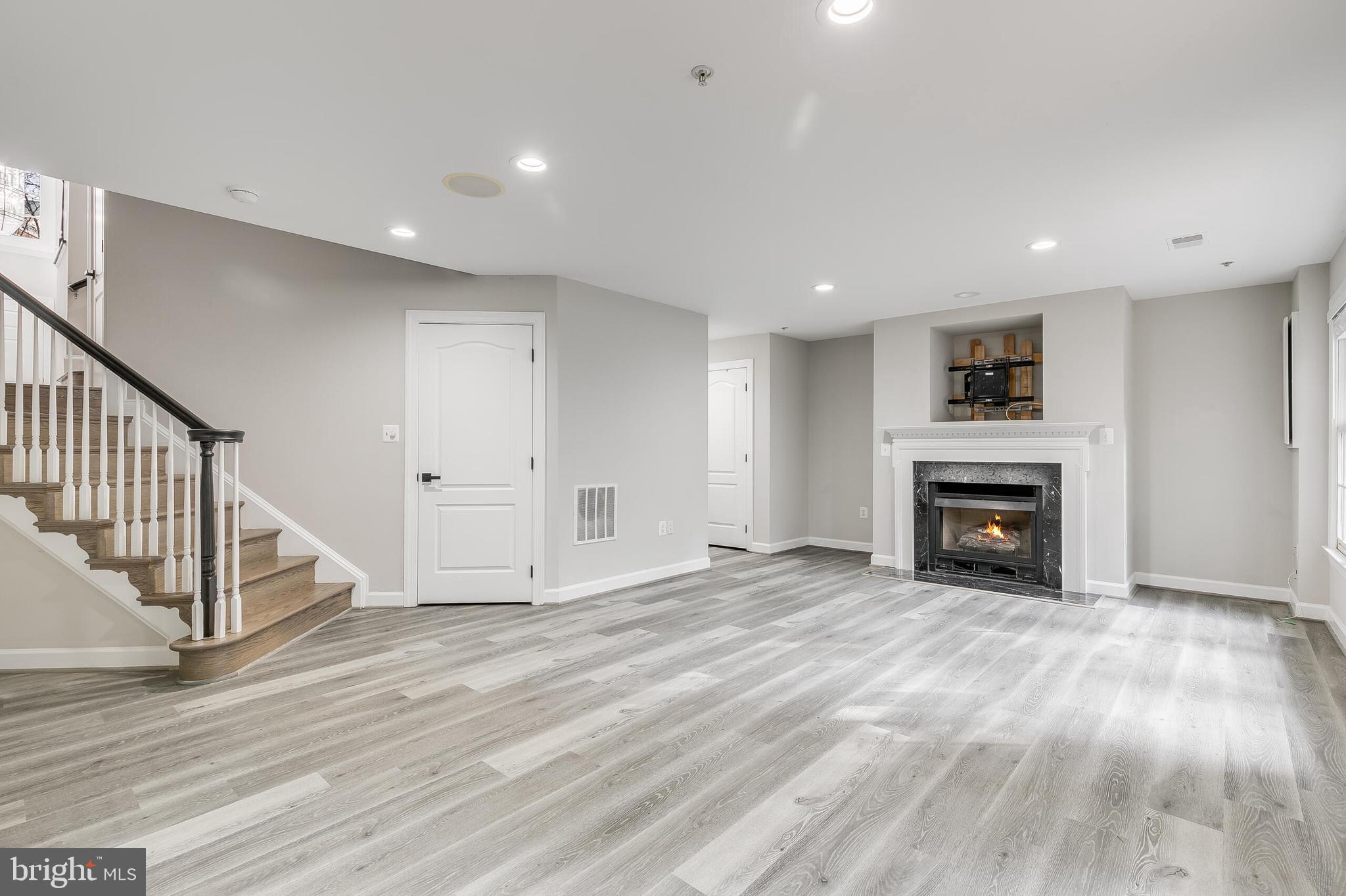 7472 CARRIAGE HILLS DR