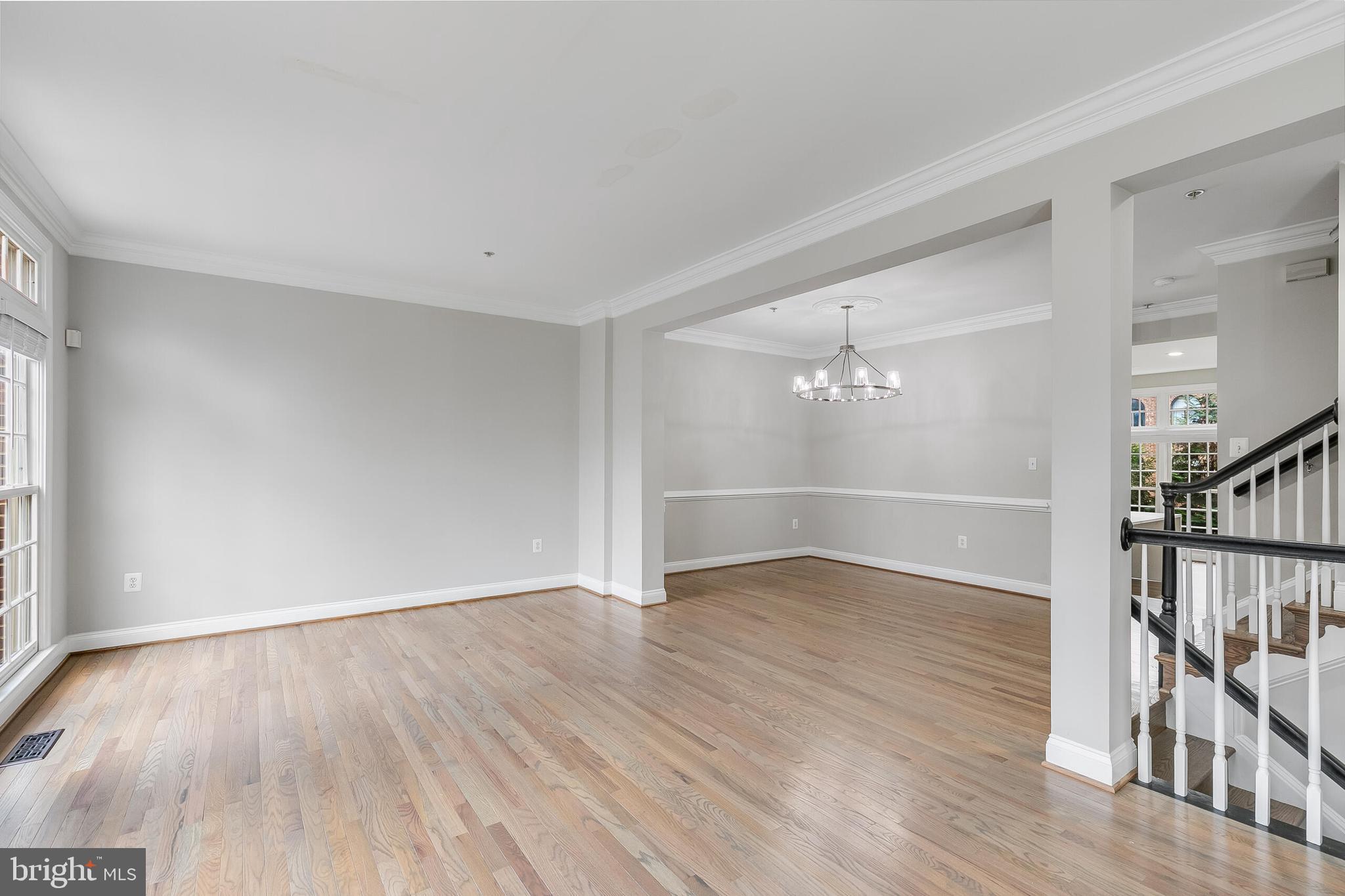 7472 CARRIAGE HILLS DR