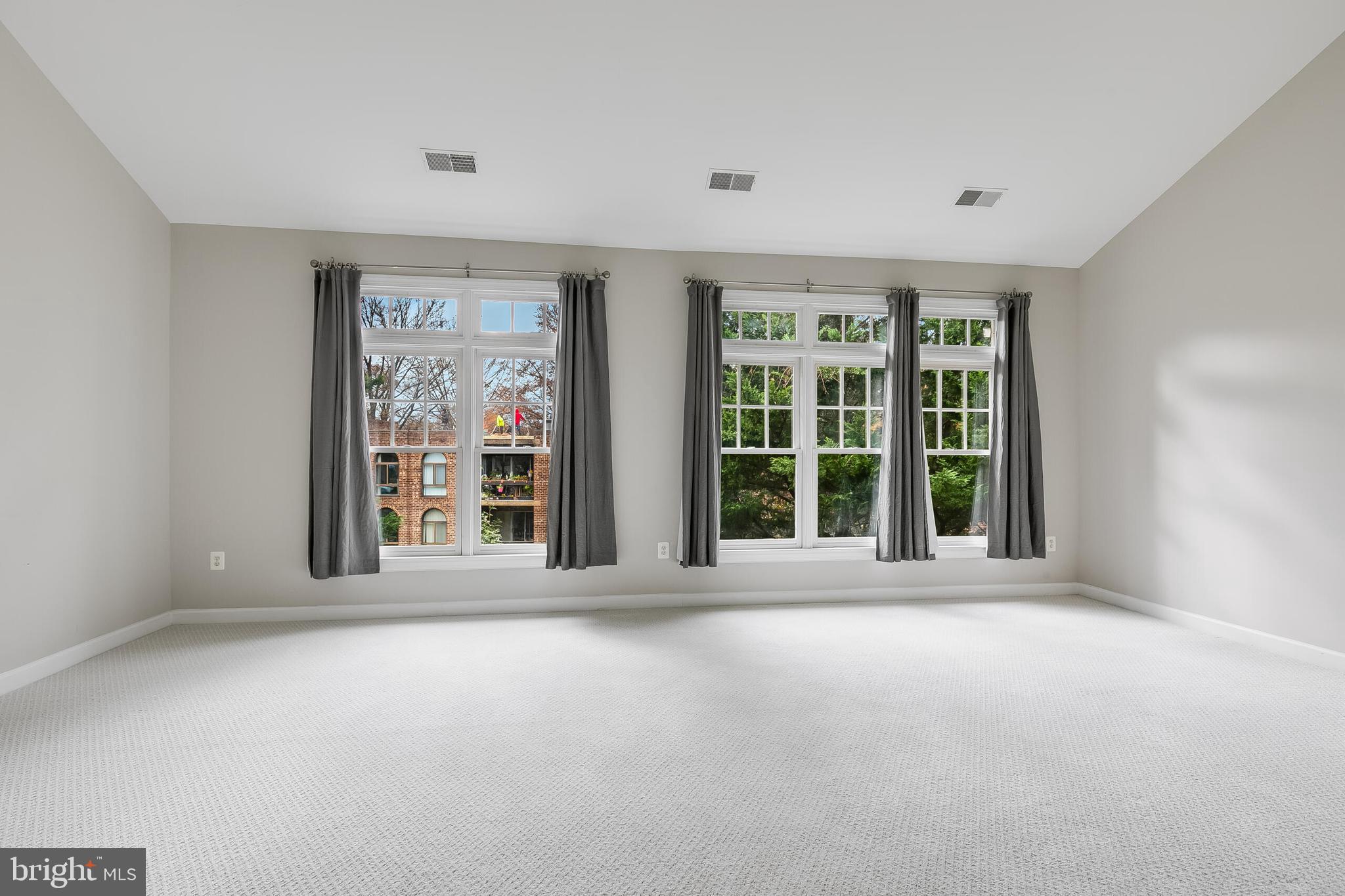 7472 CARRIAGE HILLS DR