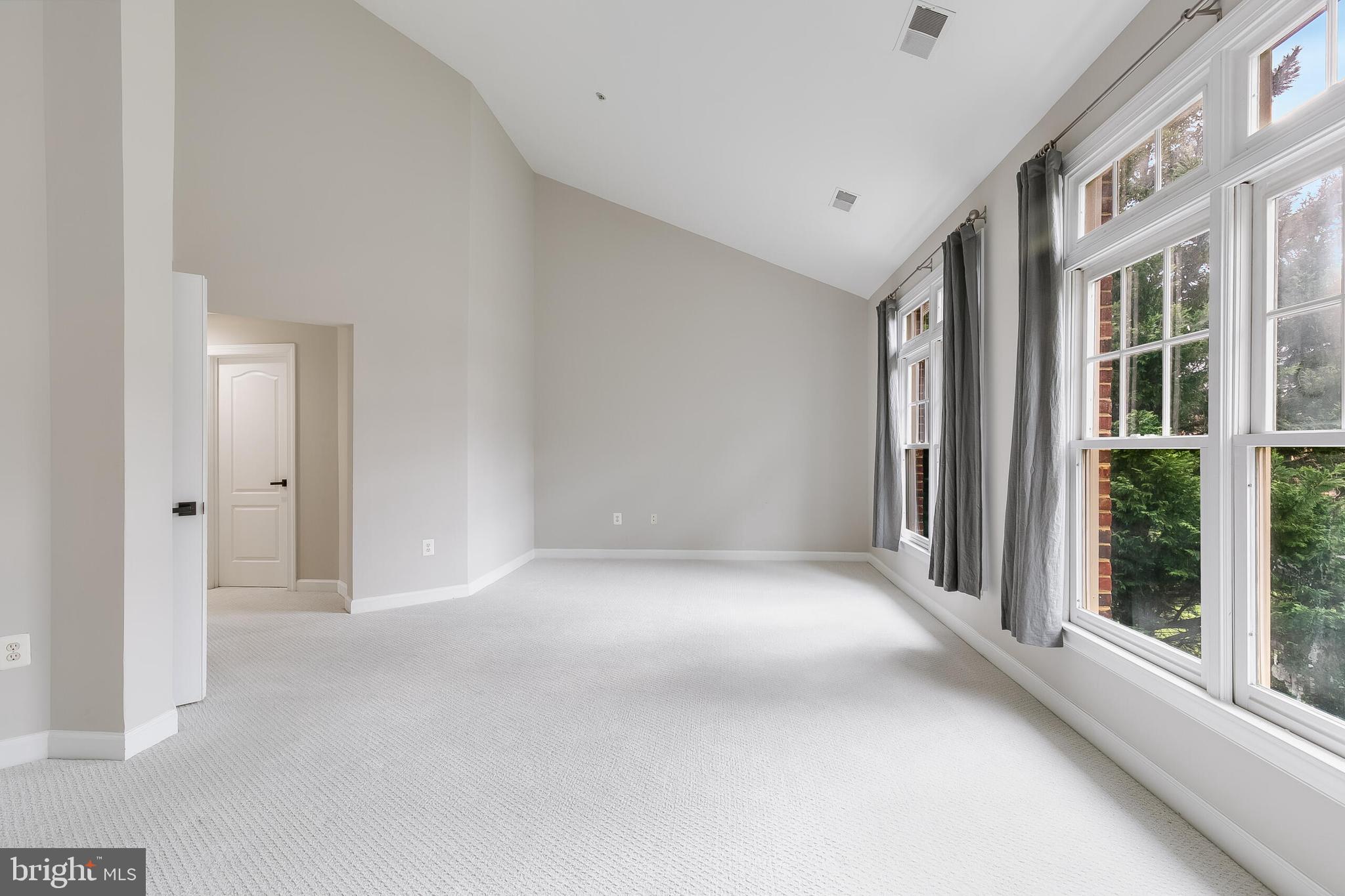 7472 CARRIAGE HILLS DR