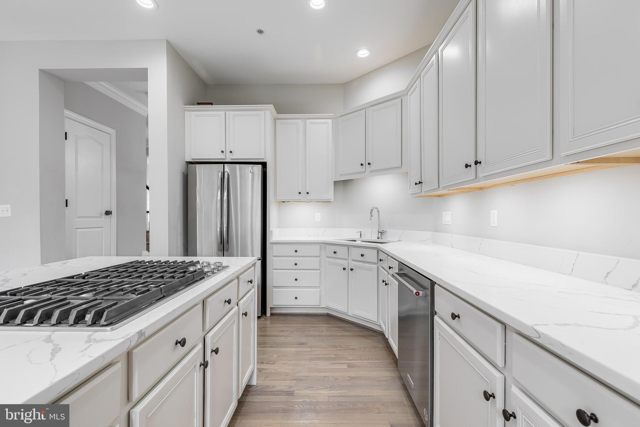 7472 CARRIAGE HILLS DR