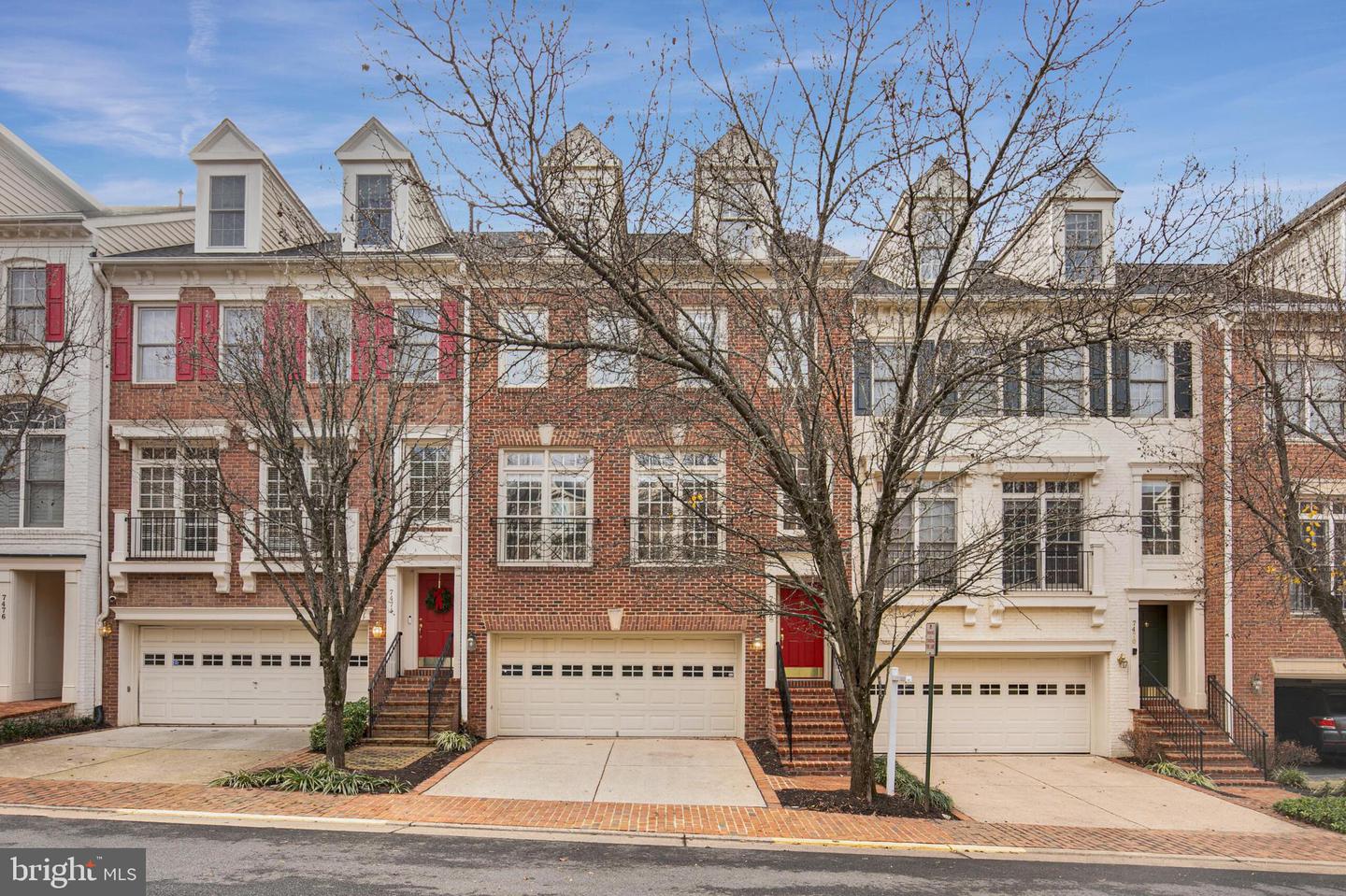 7472 CARRIAGE HILLS DR
