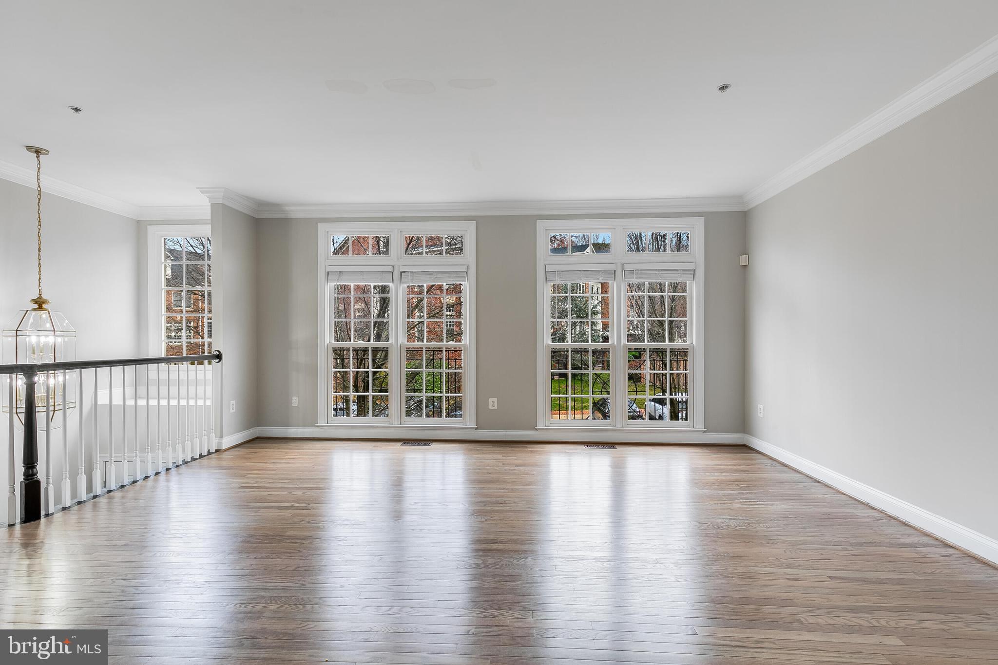 7472 CARRIAGE HILLS DR