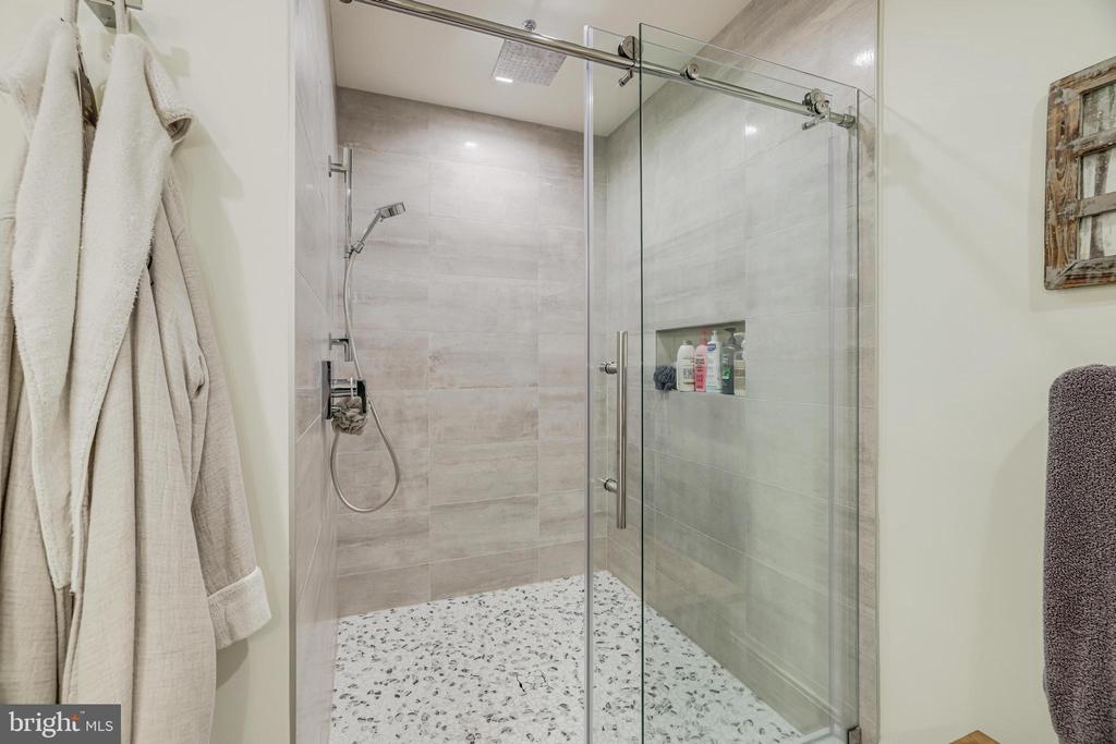 1544 FOREST VILLA LANE