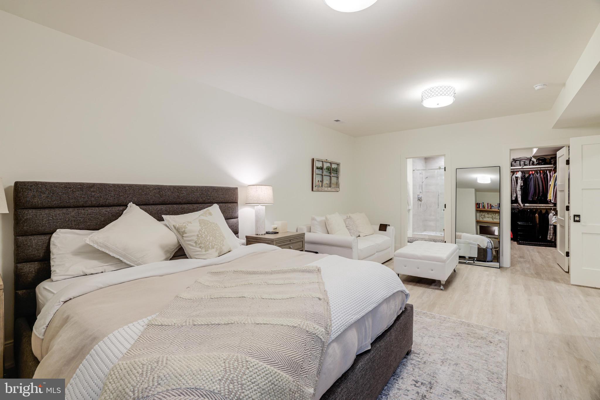 1544 FOREST VILLA LANE