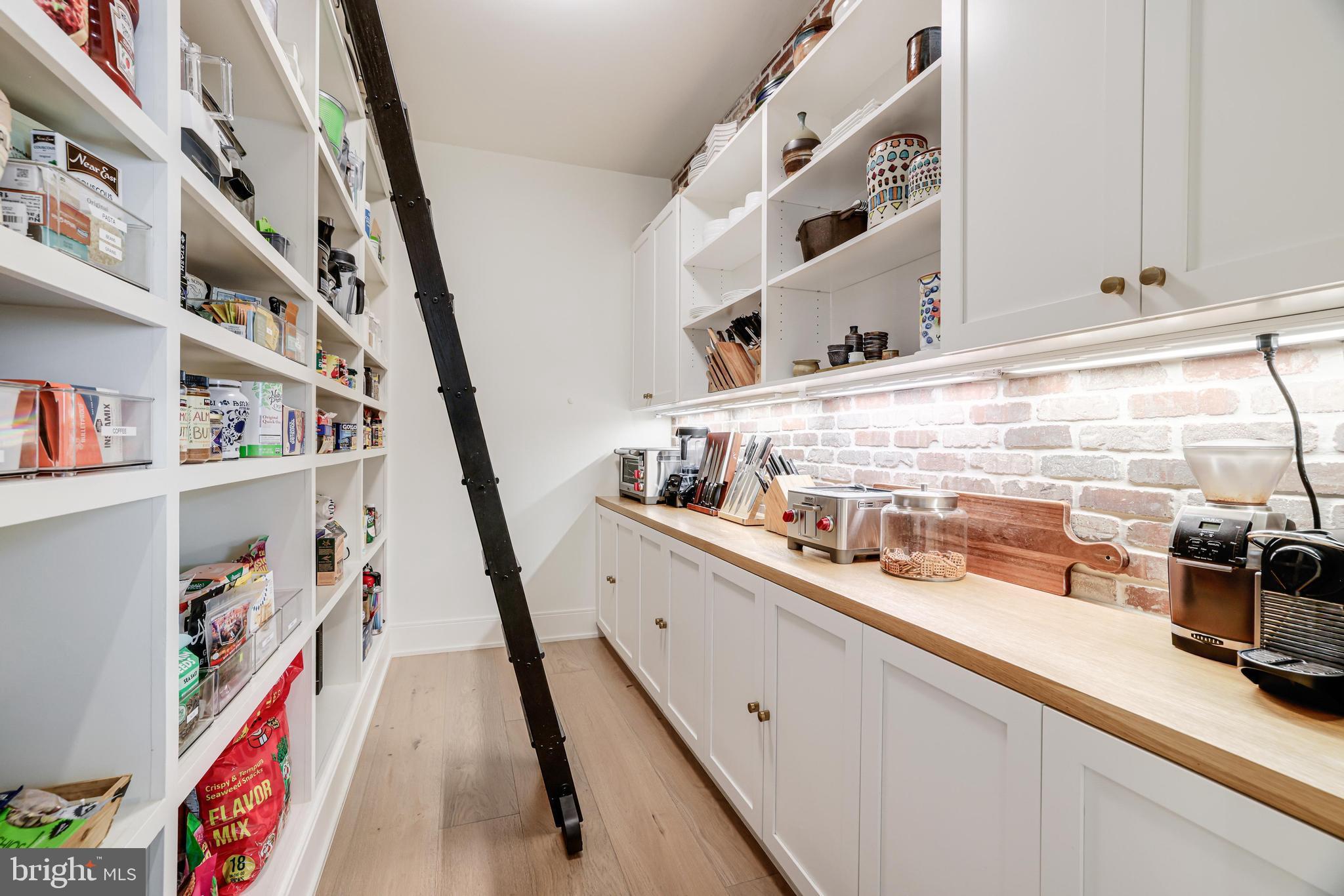 1544 FOREST VILLA LANE