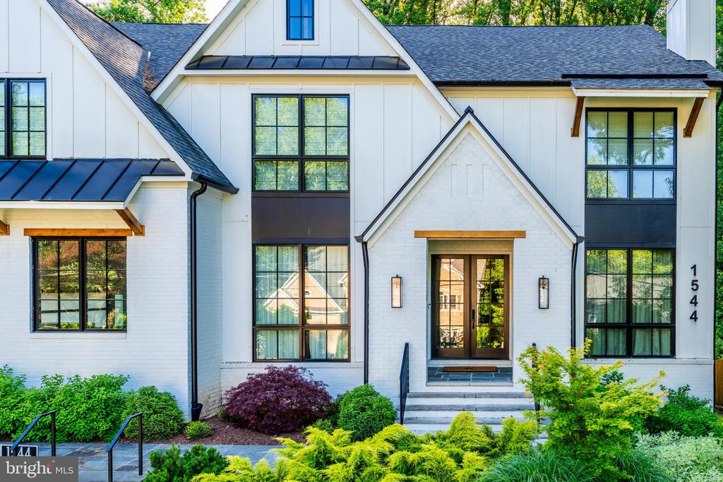 1544 FOREST VILLA LANE