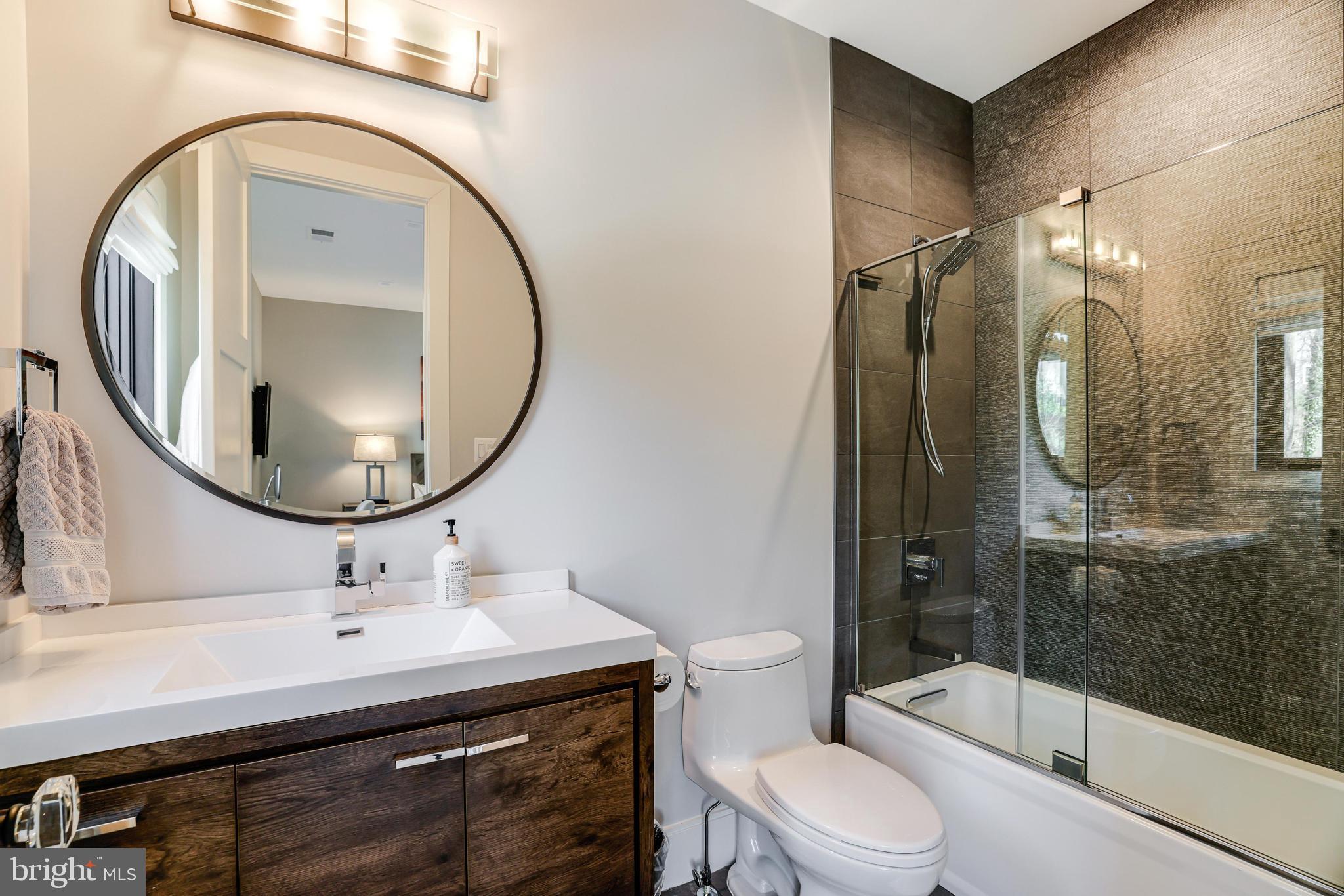 1544 FOREST VILLA LANE