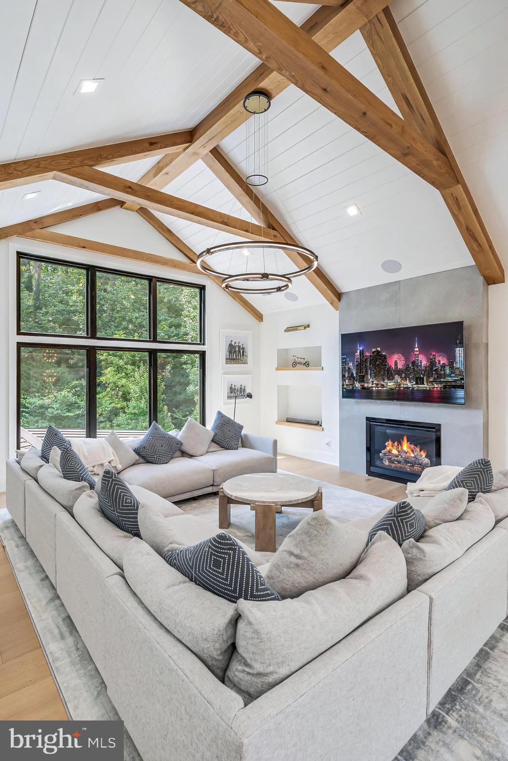 1544 FOREST VILLA LANE