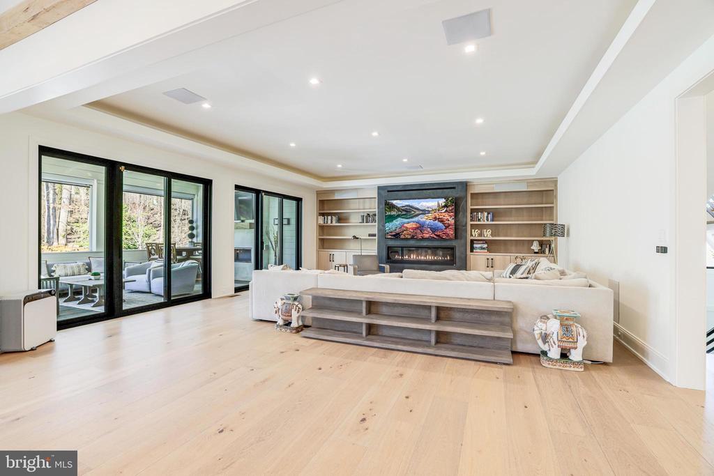 1544 FOREST VILLA LANE