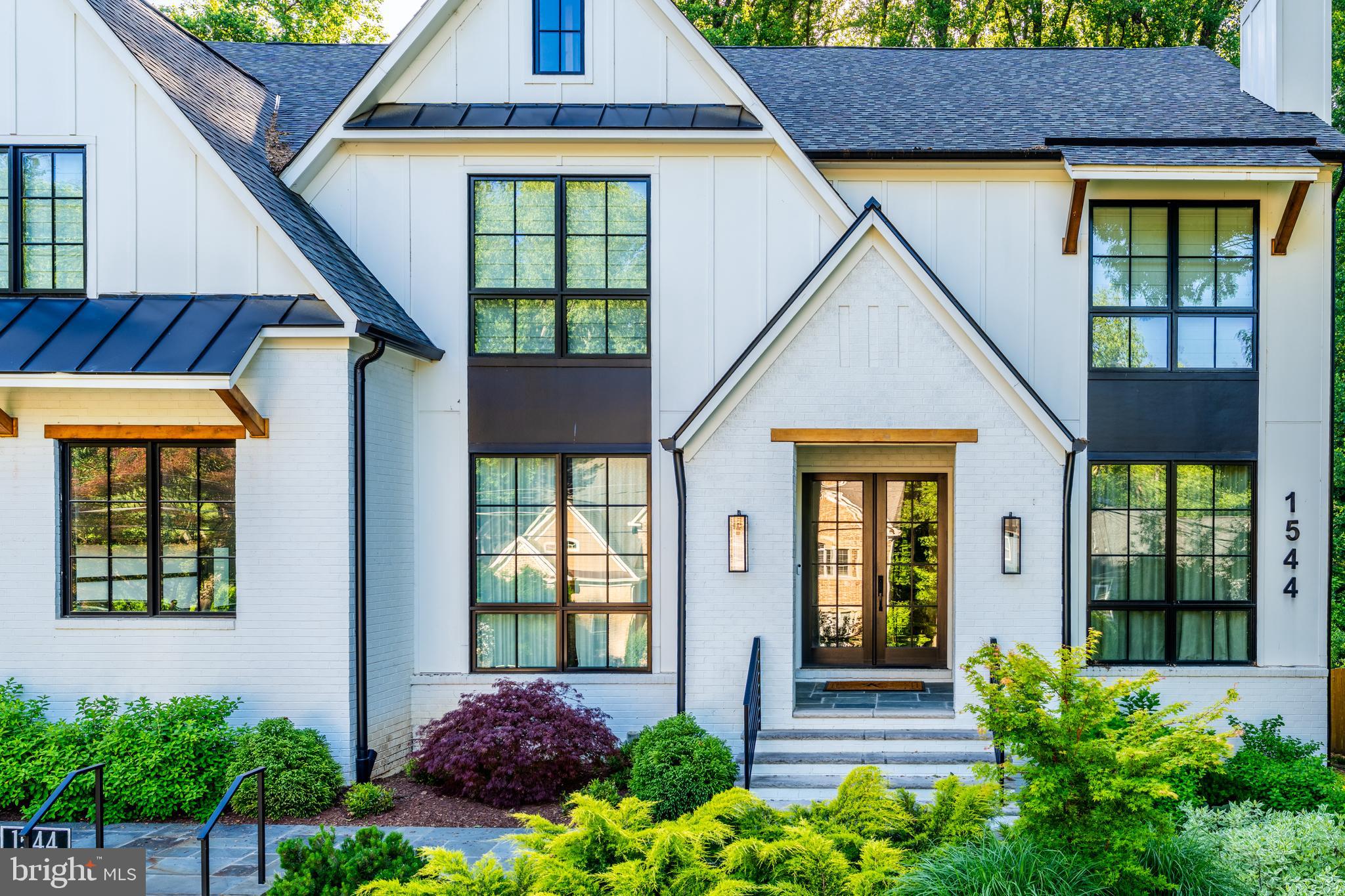 1544 FOREST VILLA LANE