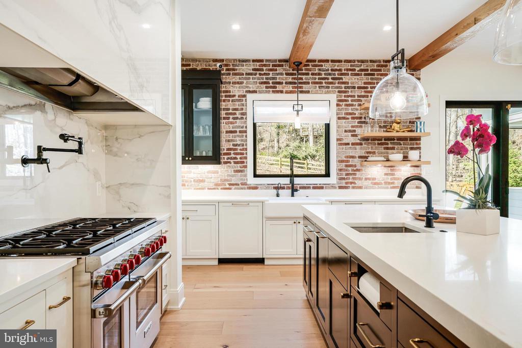 1544 FOREST VILLA LANE