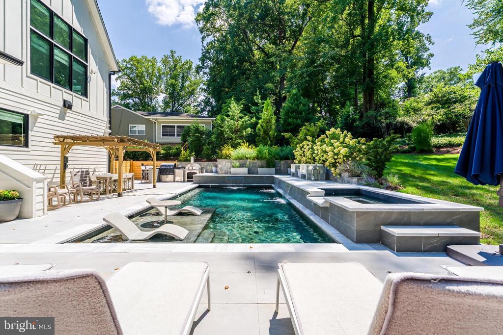 1544 FOREST VILLA LANE