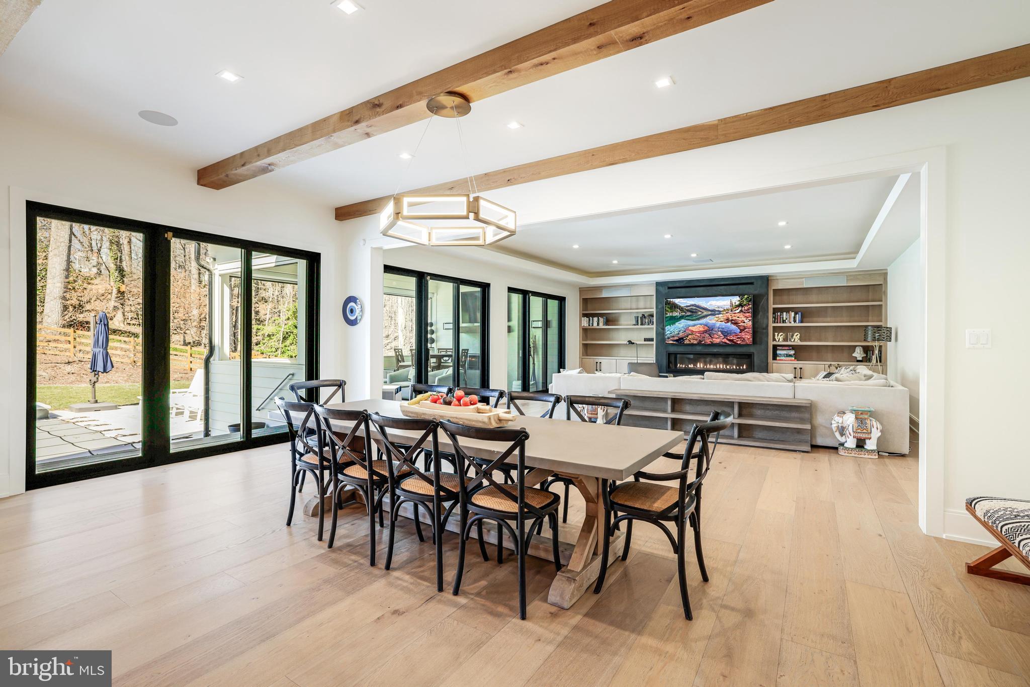 1544 FOREST VILLA LANE