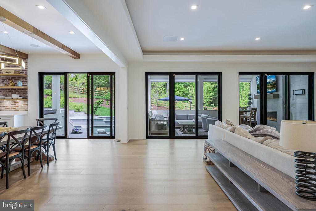 1544 FOREST VILLA LANE