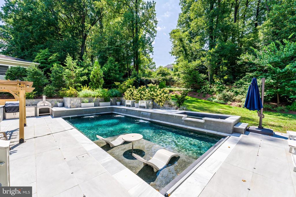 1544 FOREST VILLA LANE