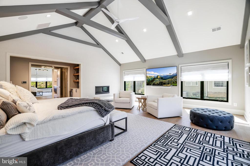 1544 FOREST VILLA LANE