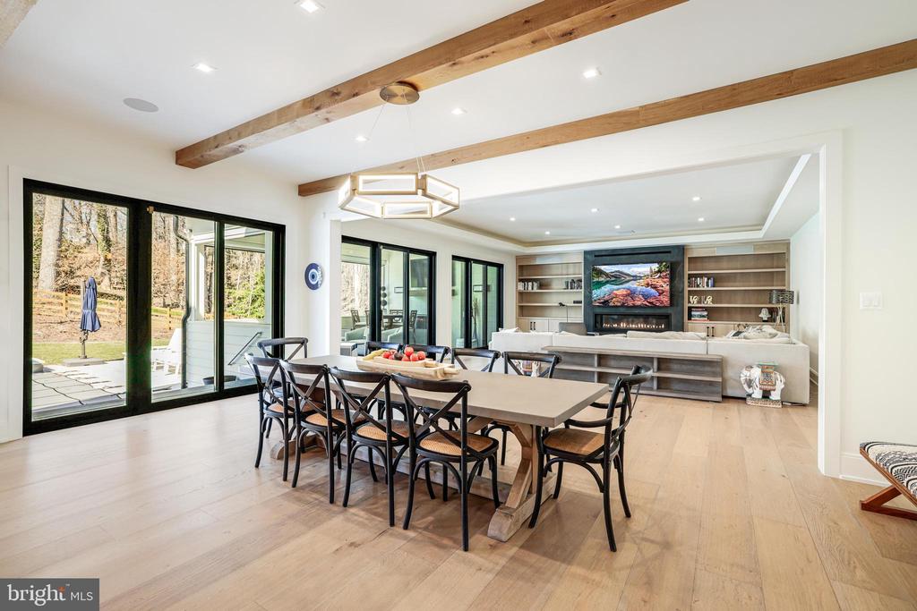1544 FOREST VILLA LANE