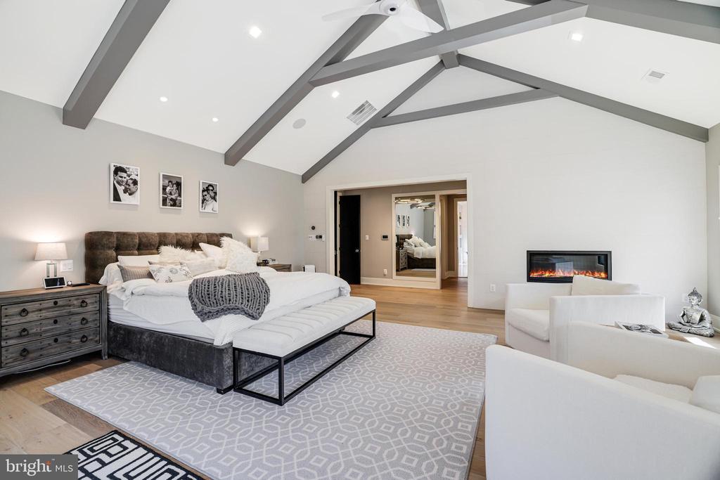 1544 FOREST VILLA LANE