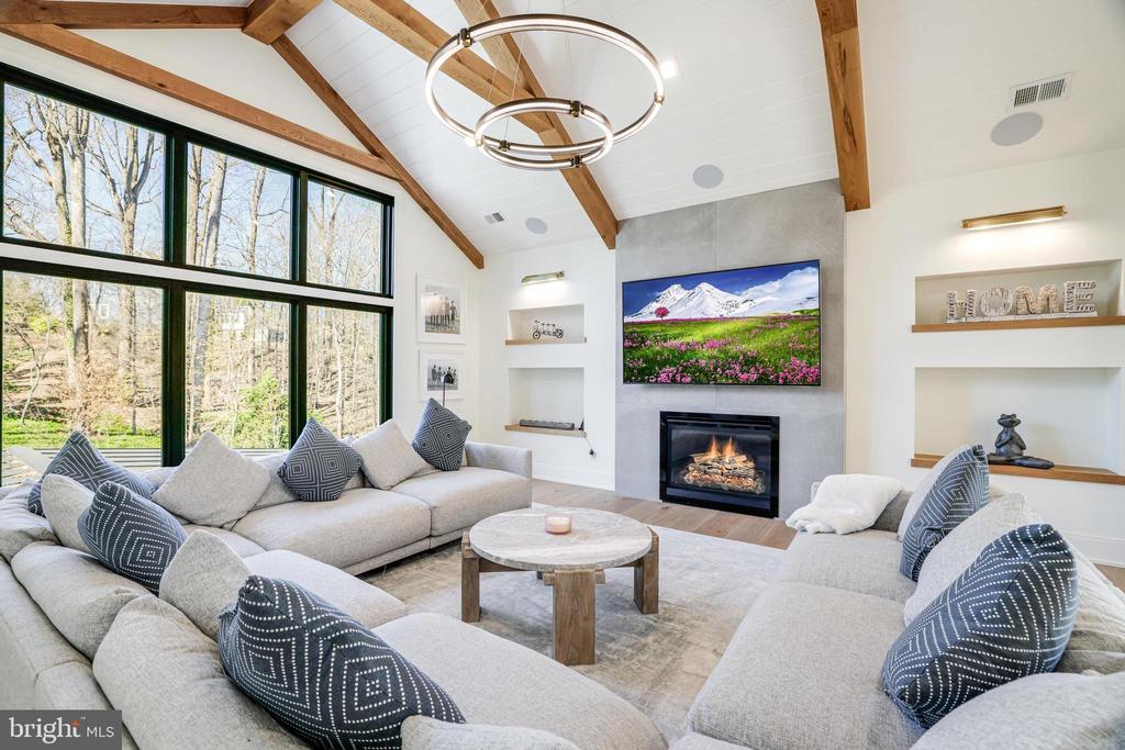 1544 FOREST VILLA LANE
