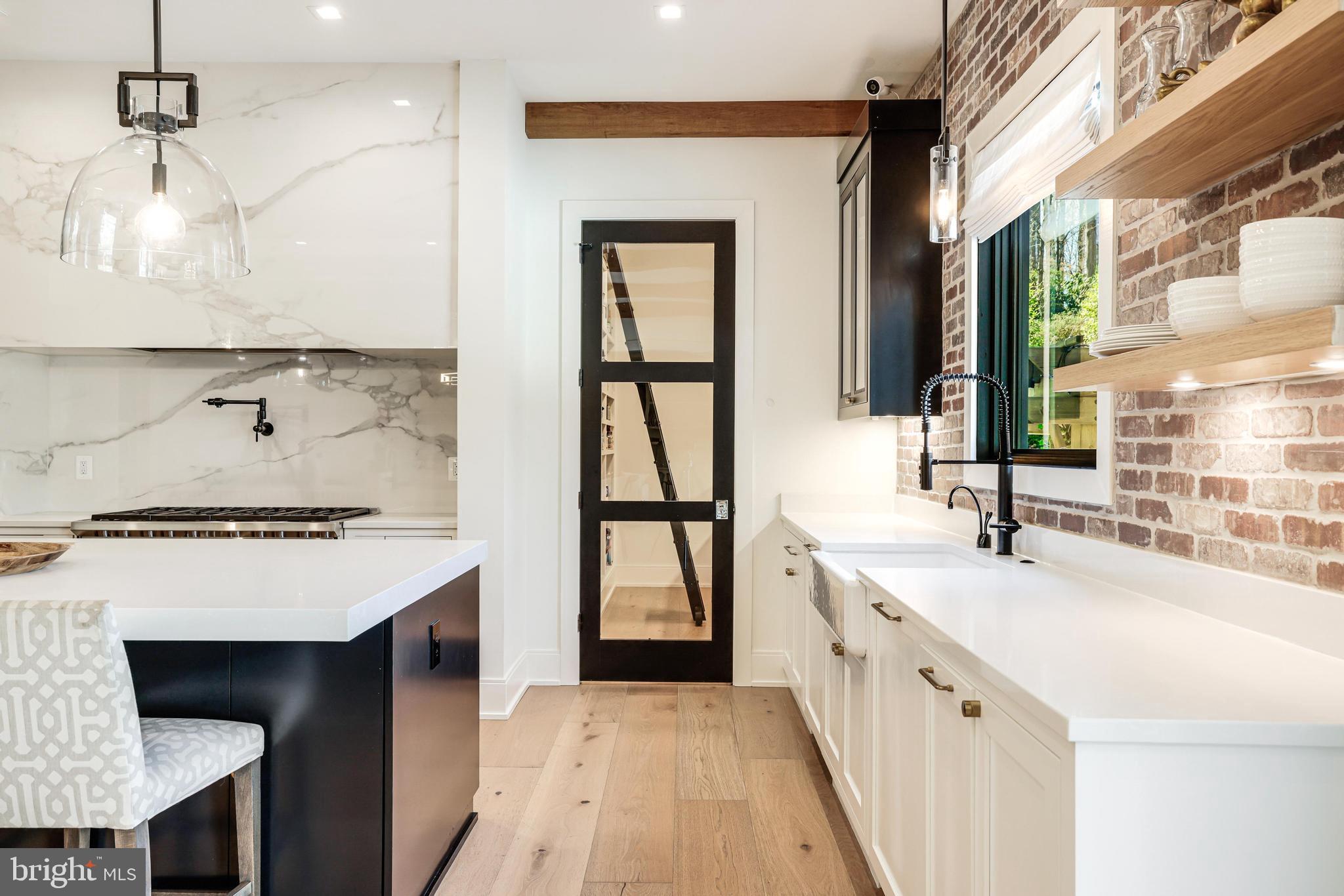 1544 FOREST VILLA LANE