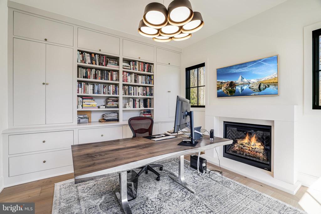 1544 FOREST VILLA LANE