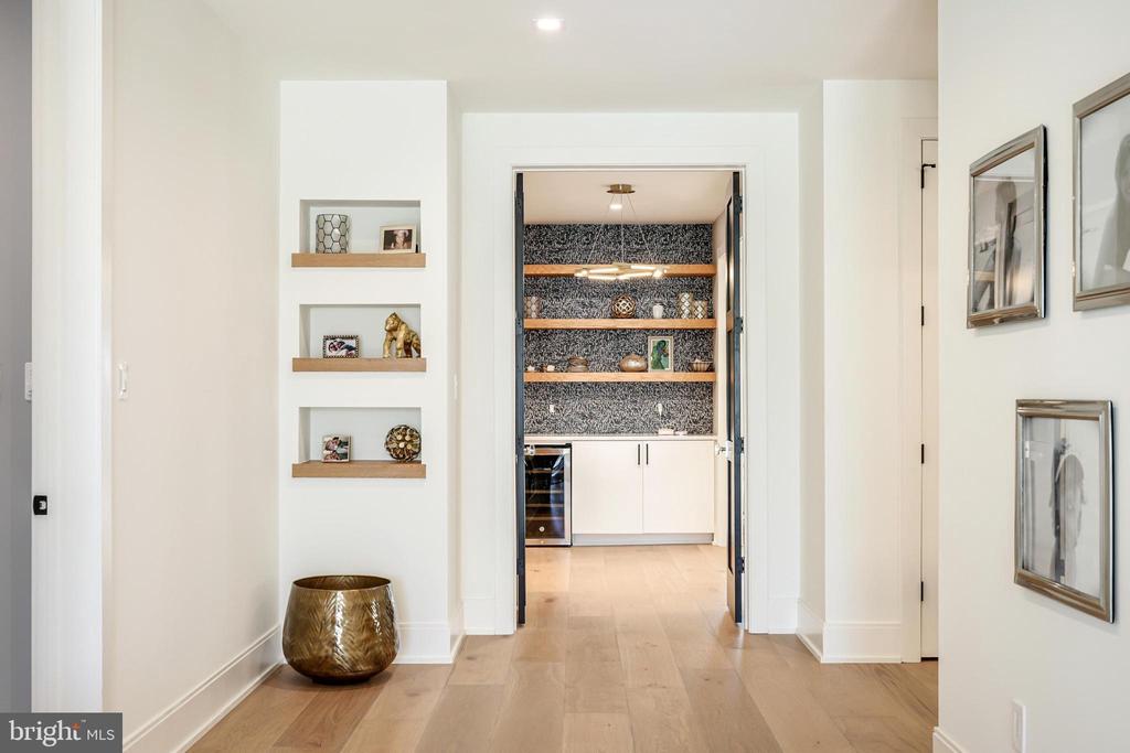 1544 FOREST VILLA LANE