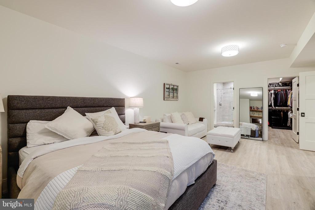 1544 FOREST VILLA LANE