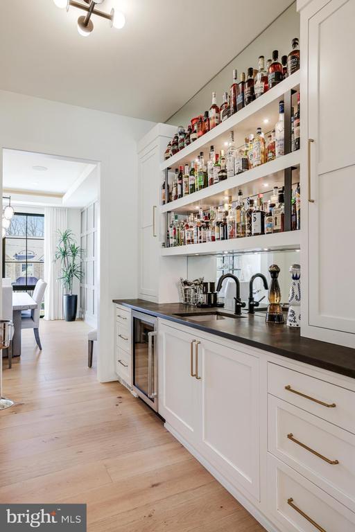 1544 FOREST VILLA LANE