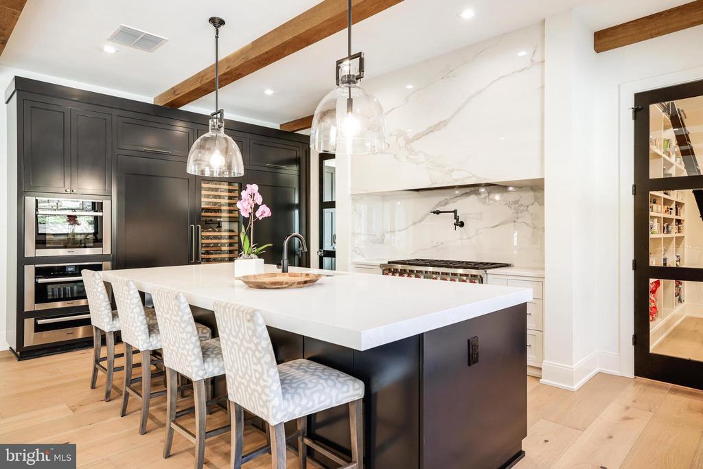 1544 FOREST VILLA LANE