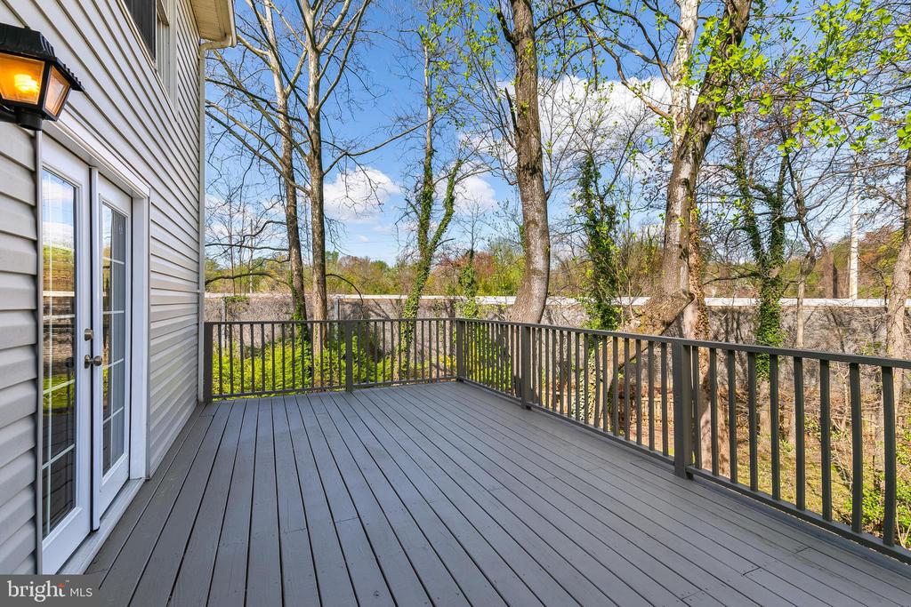 7002 Jenkins Ln