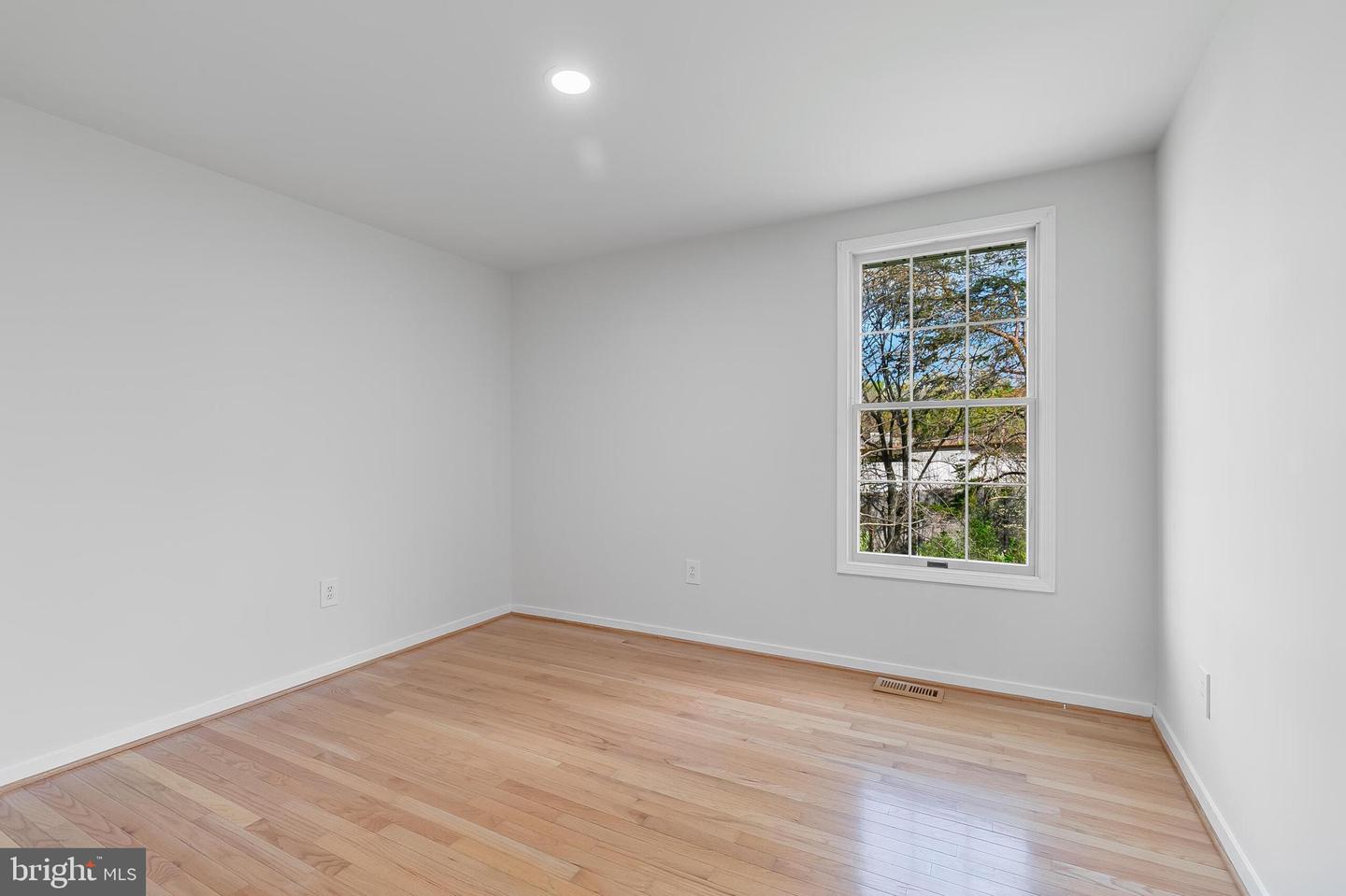 7002 Jenkins Ln