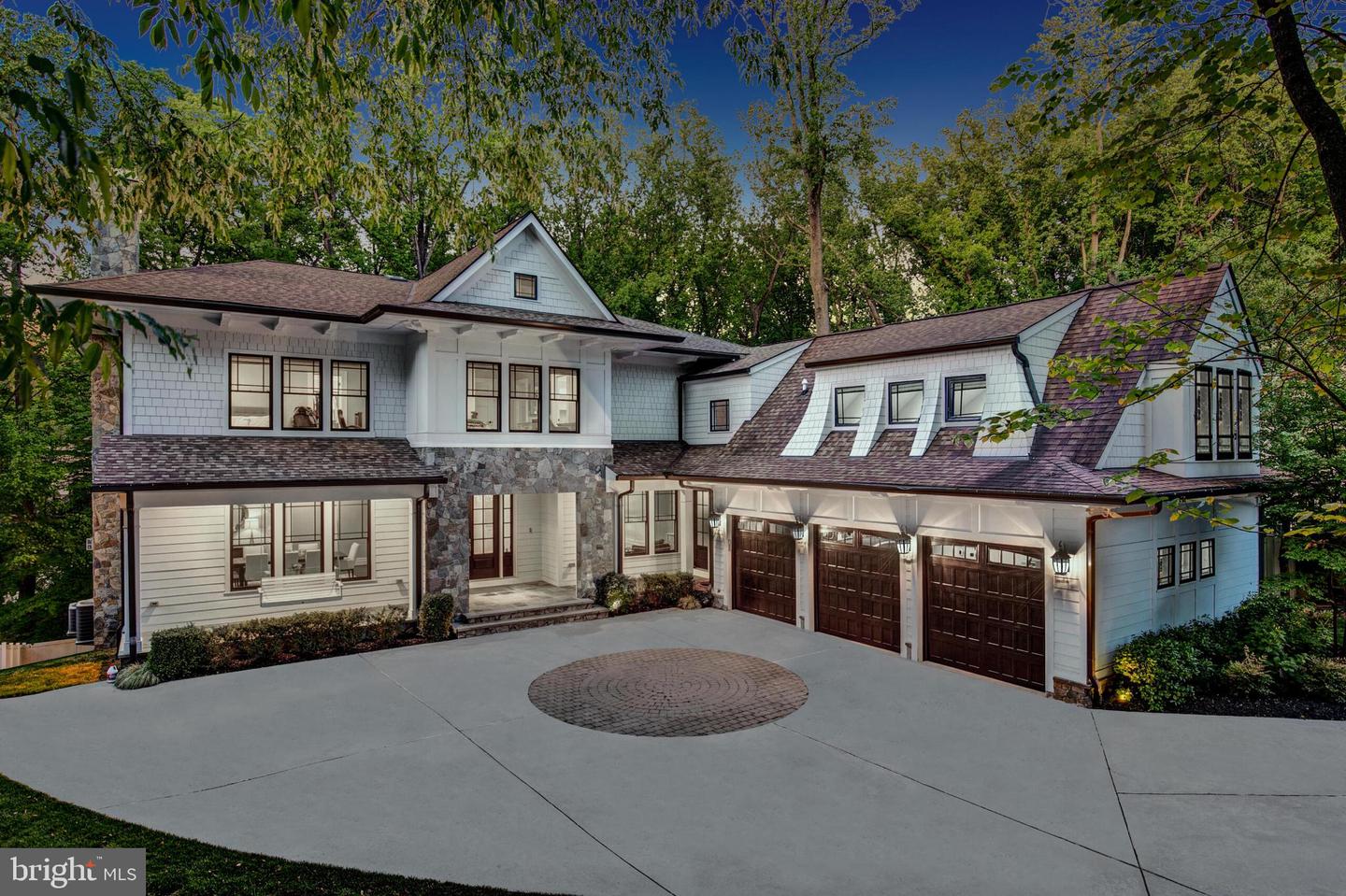 7004 River Oaks Dr