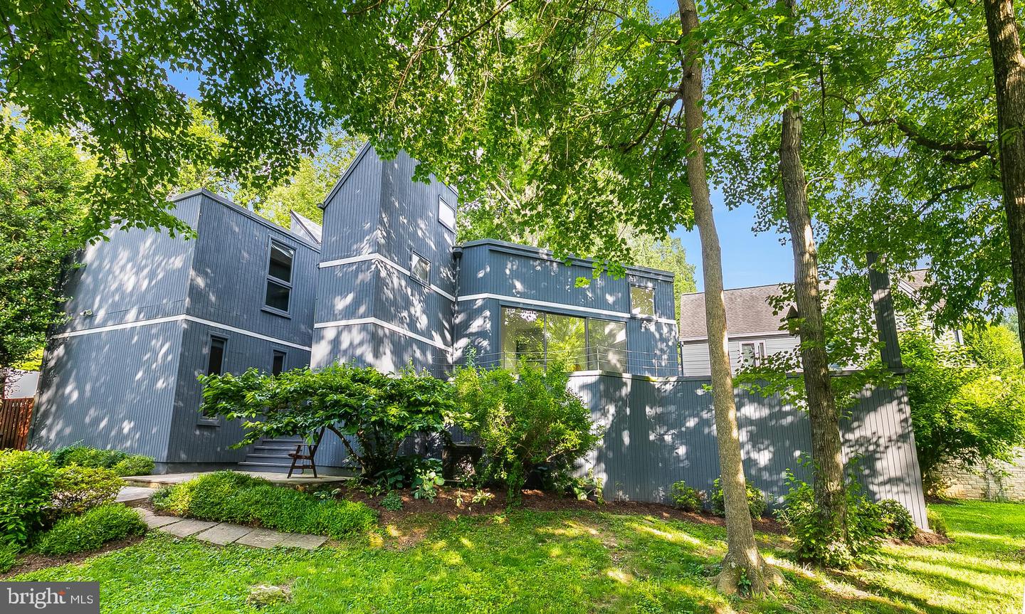 6885 Melrose Dr
