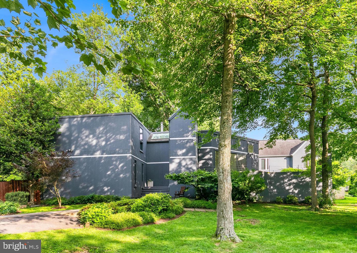 6885 Melrose Dr