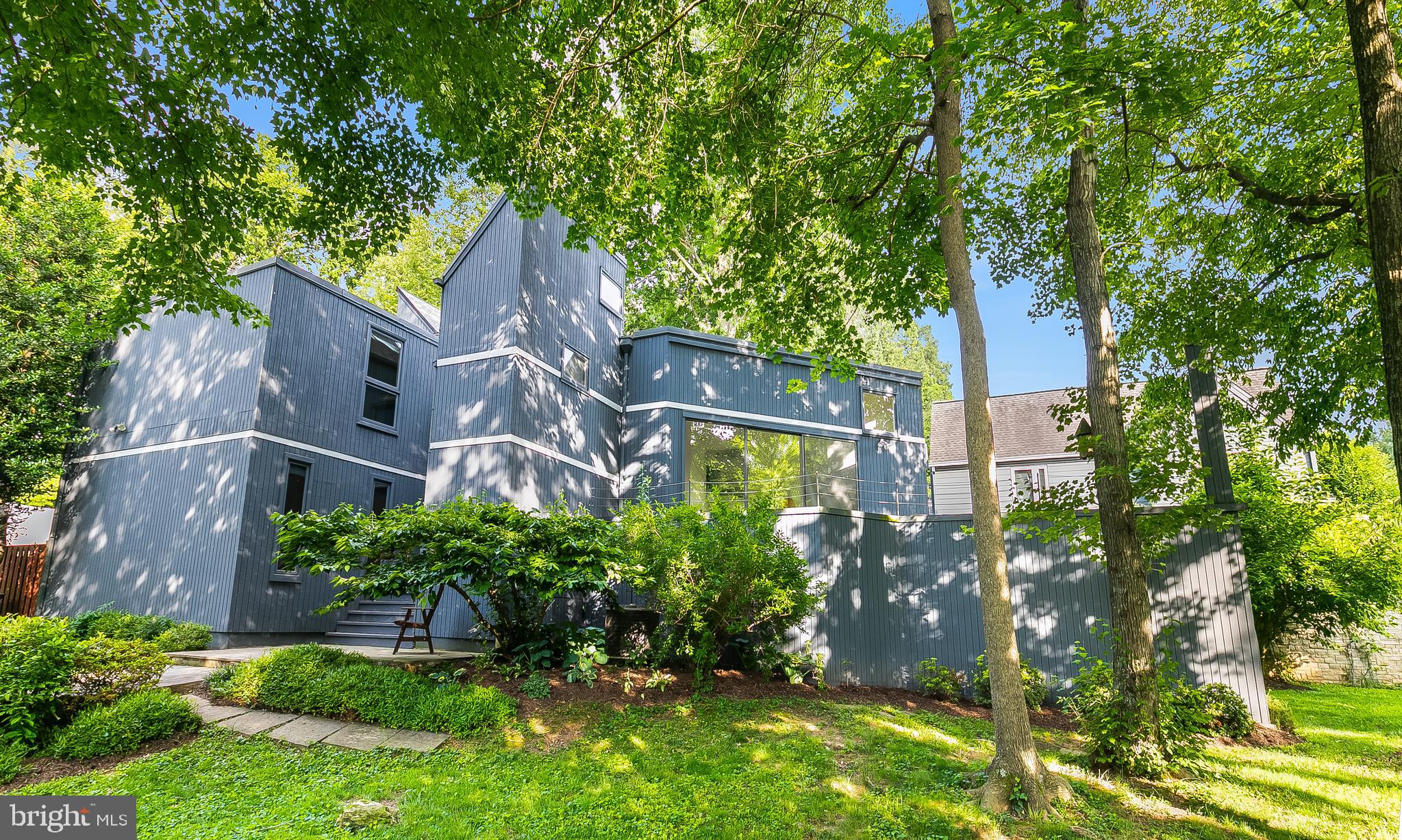 6885 Melrose Dr