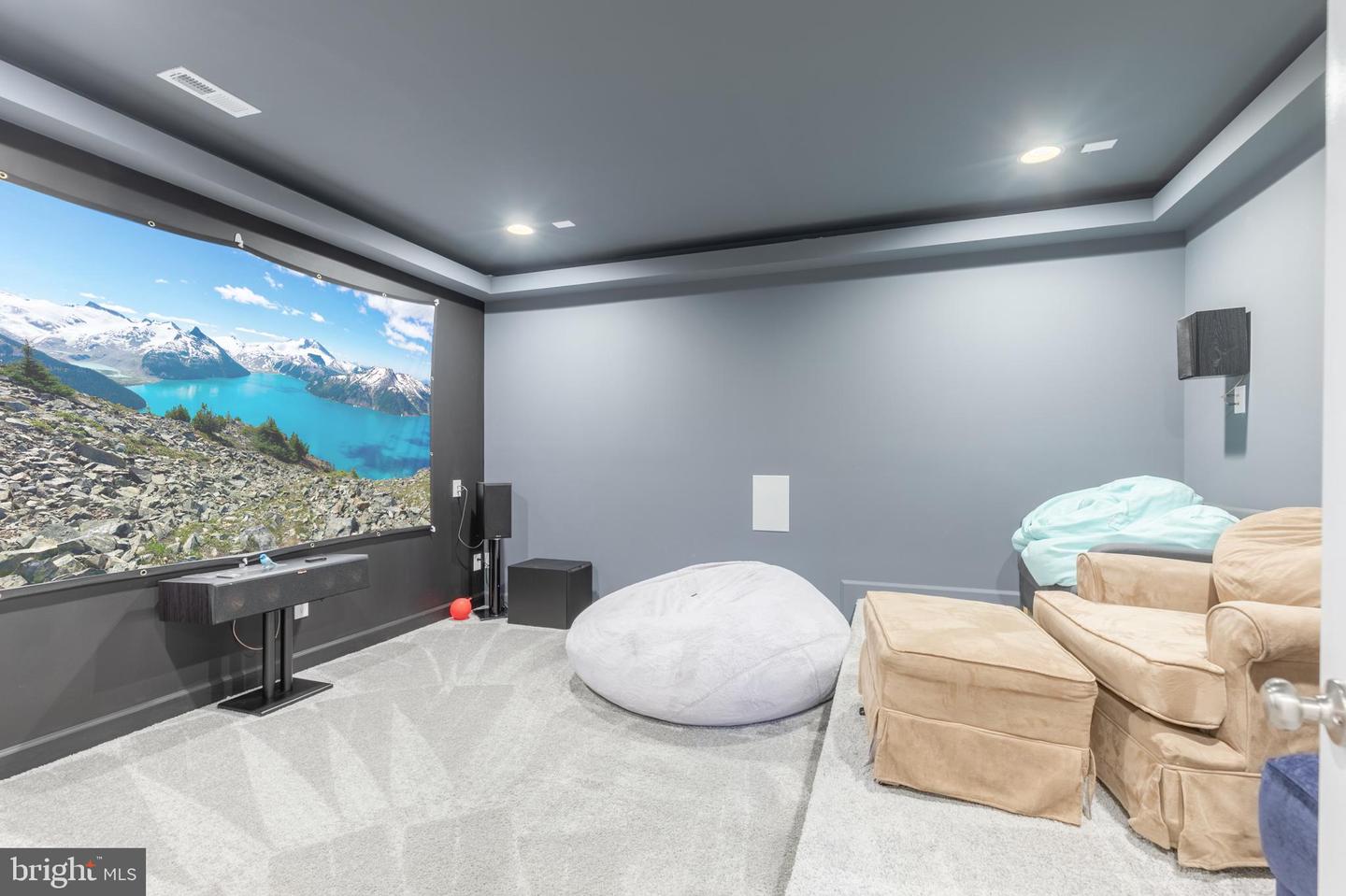 7018 STATENDAM CT