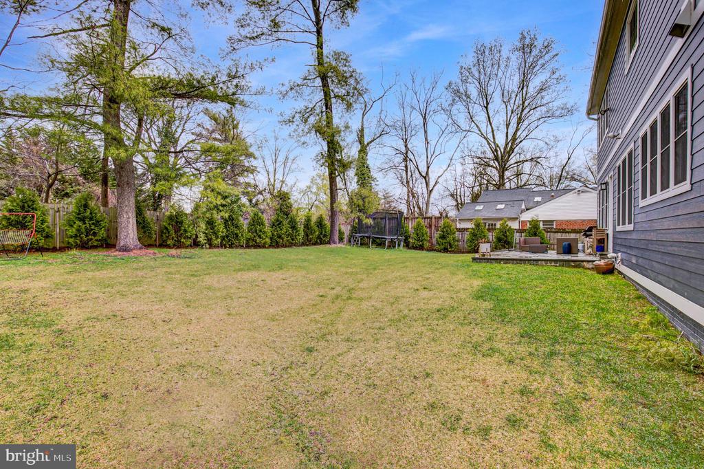 7018 STATENDAM CT