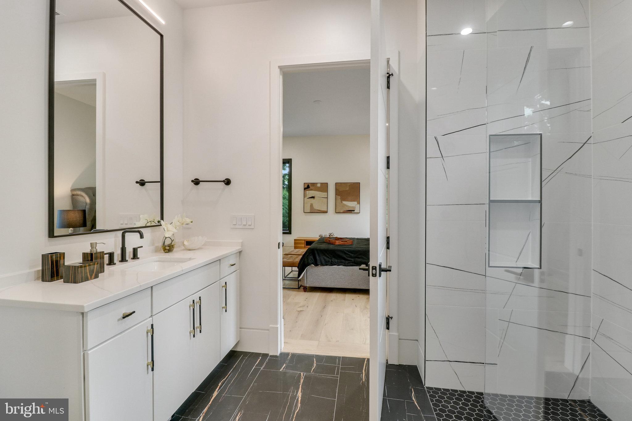 7816 GEORGETOWN PIKE