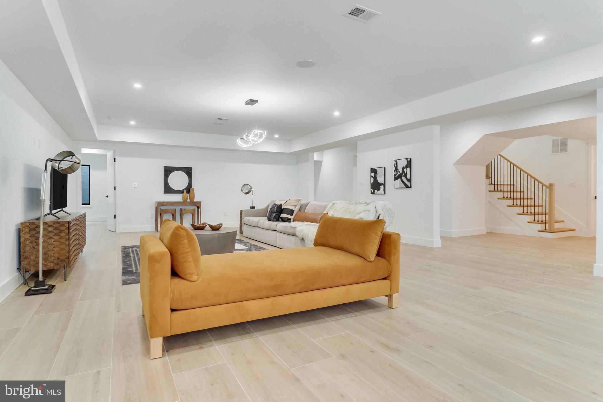 7816 GEORGETOWN PIKE