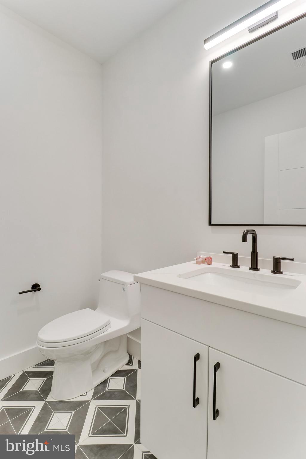 7816 GEORGETOWN PIKE