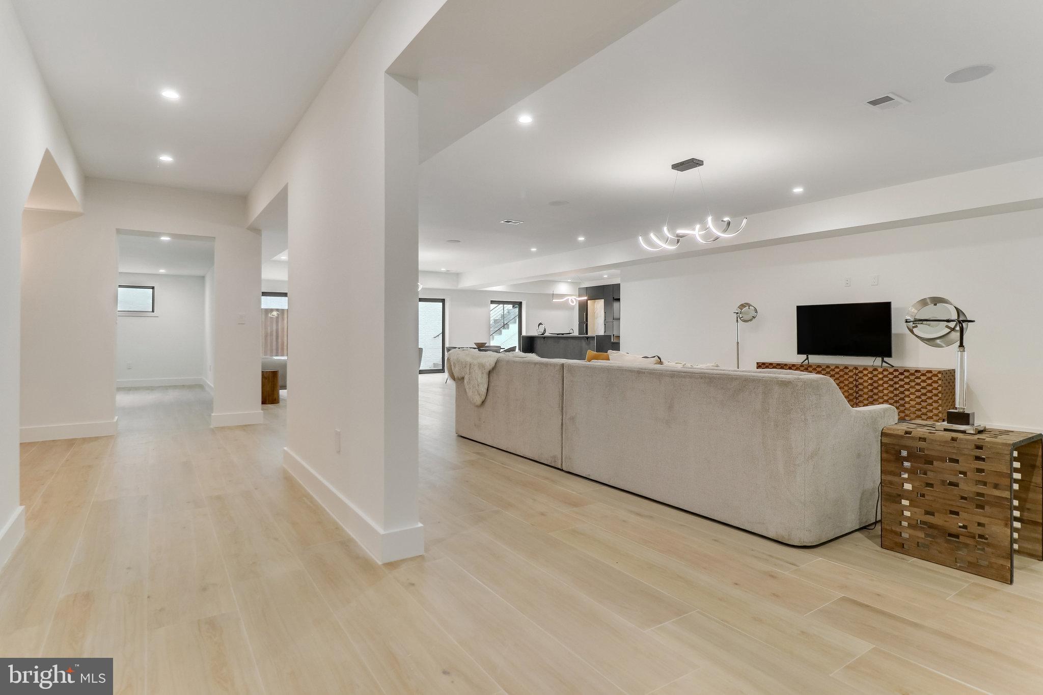 7816 GEORGETOWN PIKE