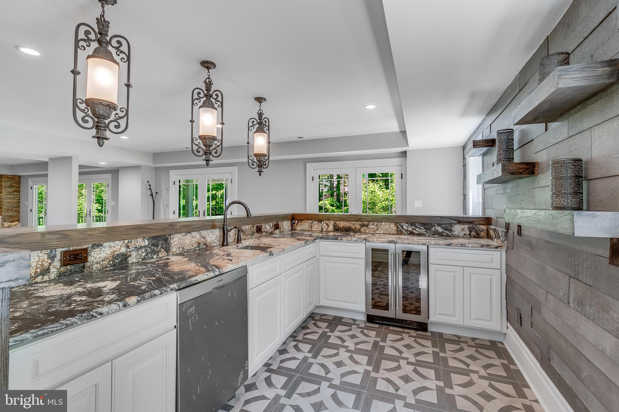 7004 RIVER OAKS DRIVE