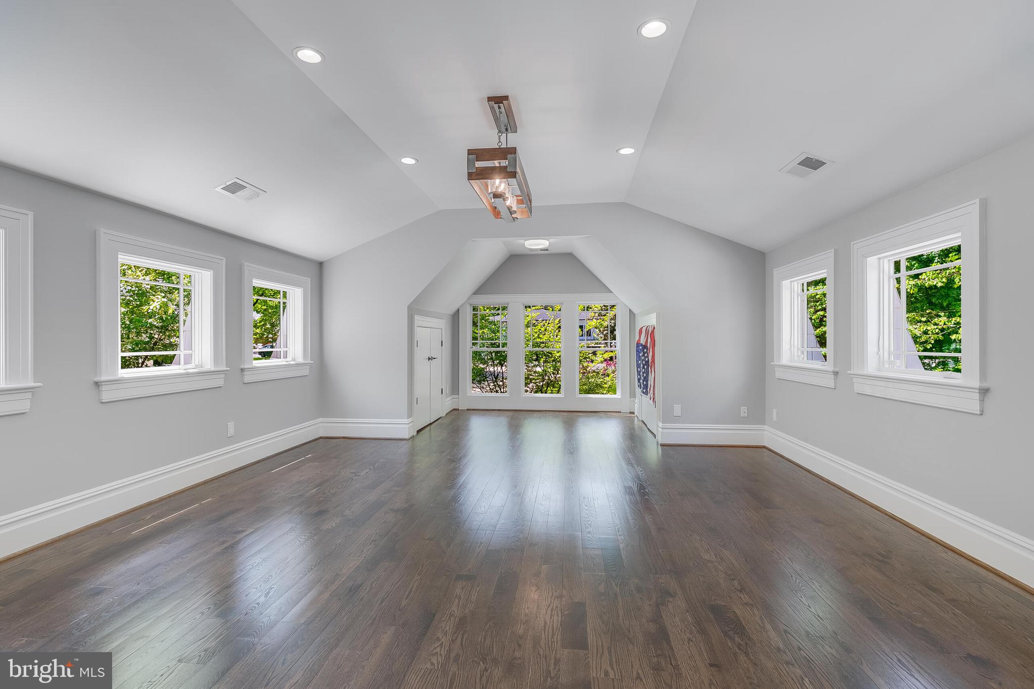 7004 RIVER OAKS DRIVE